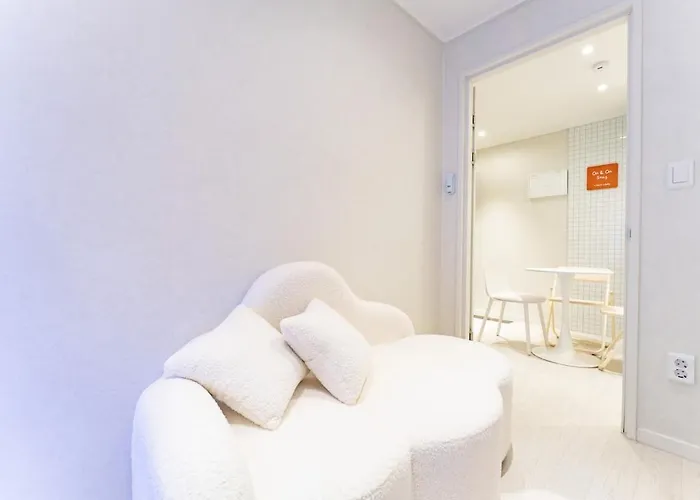 On&on ㅡ Hongdae, Gyeongbokgung, Sinchon * Сеул