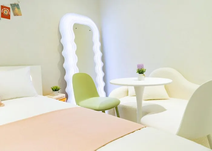 On&on ㅡ Hongdae, Gyeongbokgung, Sinchon